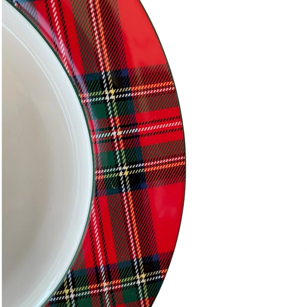 Mikasa TARTAN RED Christmas Dinner Plates 11
